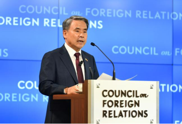 방미중인 이종섭 국방부 장관이 2일(현지시간) 워싱턴의 미국 외교협회(CFR) 간담회에서 ‘한반도 정세 및 우리 국방정책 방향’을 주제로 기조연설을 하고 있다.  국방부 홈페이지