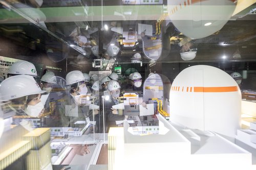 원자력안전위원회가 상업 운전을 앞둔 신한울 1호기와 운영 허가 심사 과정에 들어간 신한울 2호기 내부를 지난 3일 출입기자단에 공개했다. 2022.11.7 원자력안전위원회 제공