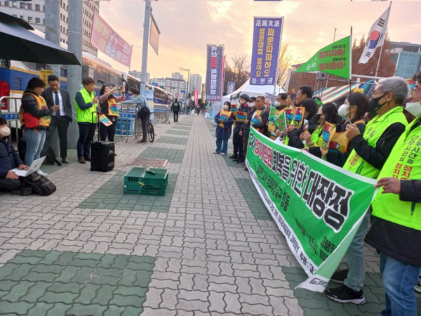 '대장정'을 끝낸 곽노현 전 서울시교육감은 “교사정치시민권으로 춤추는 민주주의를 이루자”고 말했다. 시민언론 민들레