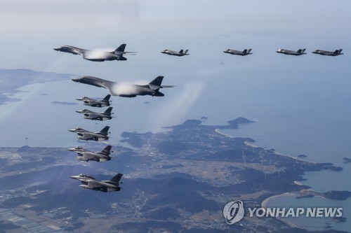 미 전략폭격기 B-1B 한반도 재전개. 2022.11.19 [합참 제공] 연합뉴스