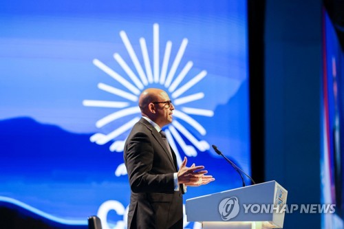 사이먼 스틸 유엔 기후변화협약 사무총장이 2022년 11월 20일 이집트 홍해 휴양지 샤름 엘 셰이크에서 열린 COP27 기후정상회의 폐회 총회에서 연설하고 있다. 2022.11.20. 로이터연합뉴스