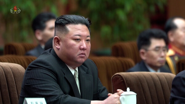 김정은 북한 국무위원장이 26일 평양 만수대 의사당에서 열린 사회주의 헌법 제정 50주년 기념 보고대회에 참석하고 있다. 조선중앙TV 화면이다.  2022.12.27  연합뉴스 