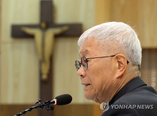 휴가차 한국에 온 유흥식 추기경이 2일 한국천주교중앙협의회에서 기자 간담회를 열었다.2022.12.2. 연합뉴스 
