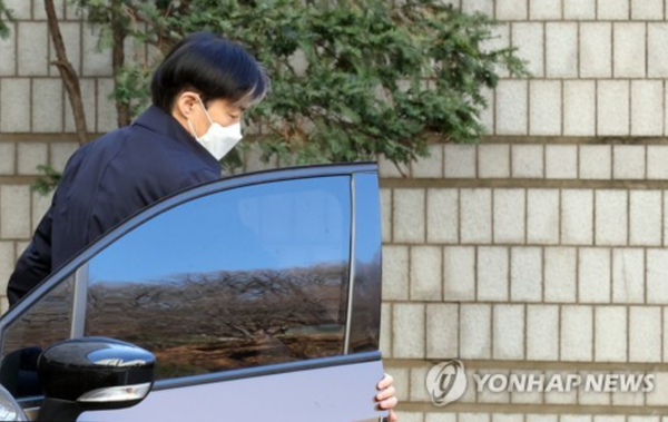 조국 전 장관이 2일 열린 형사21-1부 결심공판에 참석하기 위해 서울지방법원에 도착하고 있다. 2022.12.02. 연합뉴스