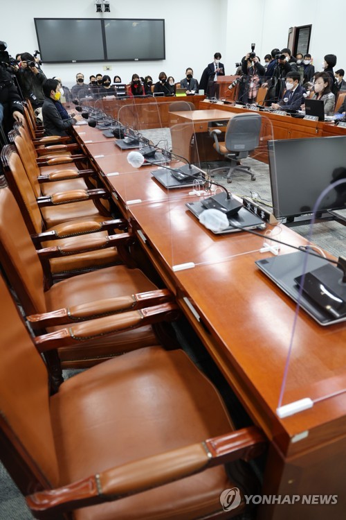 지난 1일 오후 국회에서 열린 용산 이태원 참사 진상규명과 재발방지를 위한 국정조사 특별위원회 유가족 간담회가 국민의힘 소속 위원들이 불참한 가운데 진행됐다. 2022.12.1. 연합뉴스 