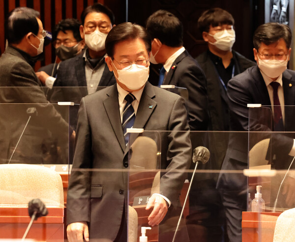더불어민주당 이재명 대표가 7일 국회에서 열린 의원총회에서 참석하고 있다. 2022.12.7(연합뉴스)