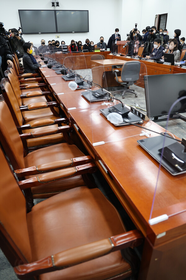 지난 12월 1일 오후 국회에서 열린 용산 이태원 참사 진상규명과 재발방지를 위한 국정조사 특별위원회 유가족 간담회가 국민의힘 소속 위원들이 불참한 가운데 진행되고 있다. 2022.12.1 연합뉴스