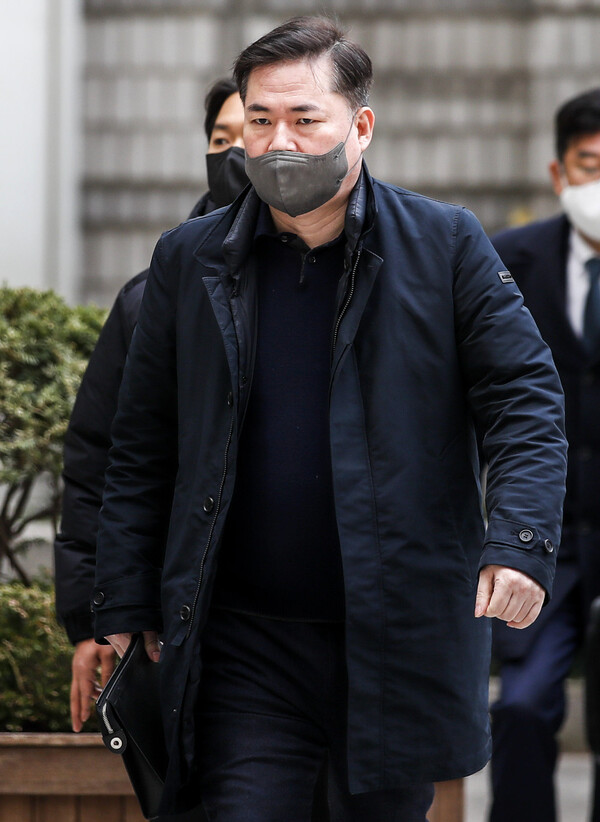 유동규 전 성남도시개발공사 본부장이 9일 오전 서울중앙지방법원에서 열린 대장동 개발 사업 로비·특혜 의혹 관련 1심 속행 공판에 출석하고 있다. 2022.12.9. 연합뉴스