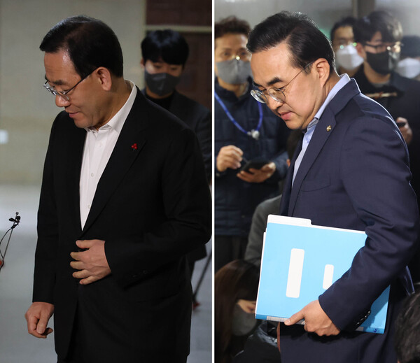 주호영 국민의힘 원내대표(왼쪽)와 박홍근 더불어민주당 원내대표가 10일 오후 예산 협상 회동을 가진 후 의장실을 나서고 있다. 2022.12.10(연합뉴스)