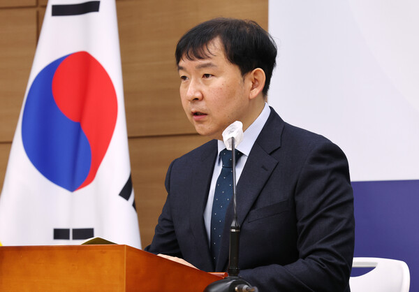 이승한 기획재정부 경제분석과장이 16일 오전 세종시 정부세종청사에서 2022년 12월 최근 경제동향을 발표하고 있다. 연합뉴스