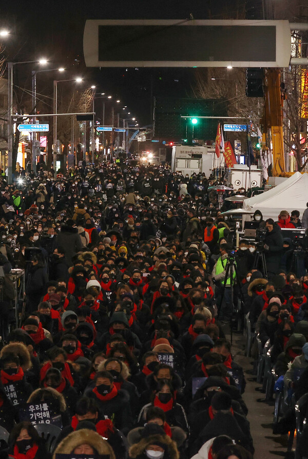 16일 오후 서울 용산구 이태원참사 사고 현장 인근에서 10·29 이태원참사 유가족협의회와 10·29 이태원참사 시민대책회의 주최로 참사 49일 시민추모제가 열리고 있다. 2022.12.16. 연합뉴스