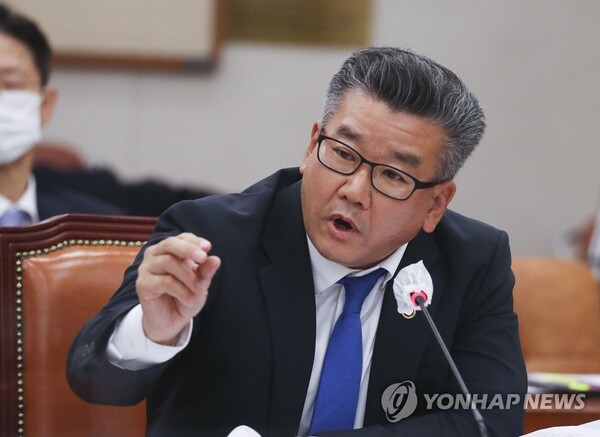 유병호 감사원 사무총장이 11일 국회에서 열린 법사위의 감사원 국정감사에서 의원 질의에 답변하고 있다. 2022.10.11 [국회사진기자단] 연합뉴스