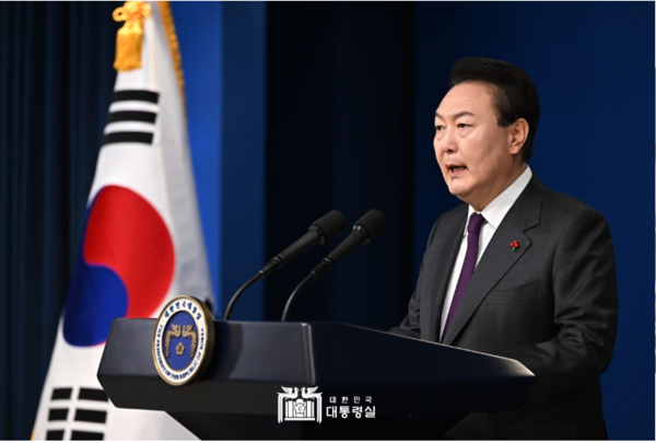 윤석열 대통령이 1일 서울 용산 대통령실청사에서 신년연설을 하고 있다. 2023.1.1   대통령실