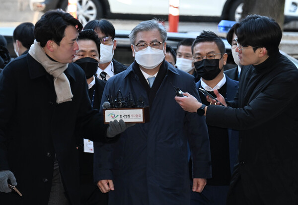 서훈 전 청와대 국가안보실장이 울중앙지법에서 열린 '서해 공무원 피격 사건' 관련 구속 전 피의자 심문에 출석하고 있다. 2022.12.2 (연합뉴스 자료사진)