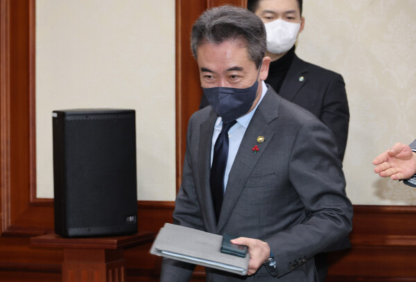 윤희근 경찰청장이 5일 정부서울청사에서 열린 국정현안관계장관회의에 참석하고 있다. 2023.1.5. 연합뉴스