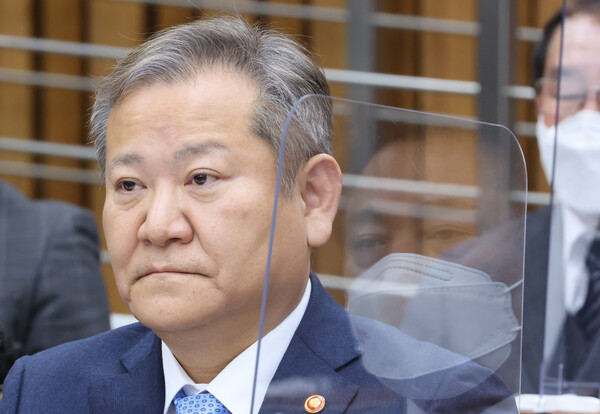 이상민 행정안전부 장관이 6일 오전 국회에서 열린 '이태원 참사 국정조사 특별위원회' 2차 청문회에서 의원질의를 경청하고 있다. 2023.1.6. 연합뉴스