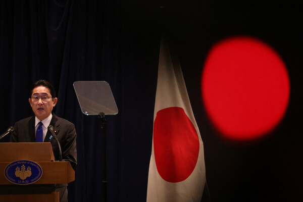기시다 후미오 일본 총리가 지난 14일 워싱턴에서 열린 한 기자회견에서 발언하고 있다.  2023.1.13 로이터연합뉴스 