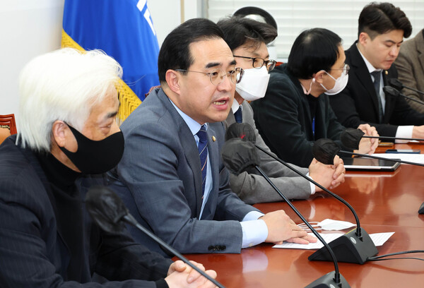 더불어민주당 박홍근 원내대표가 26일 국회에서 열린 '이태원참사 유가족협의회' 간담회에서 발언하고 있다. 2023.1.26. 연합뉴스