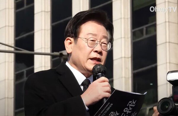 더불어민주당 이재명 대표가 4일 오후 열린 이태원 참사 희생자 추모집회에서 발언하고 있다.  (사진 : 오마이TV 영상 캡쳐)