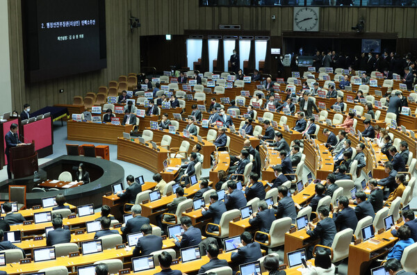 더불어민주당 김승원 의원이 8일 오후 국회 본회의장에서 이상민 행정안전부 장관 탄핵소추안에 대한 제안설명을 하고 있다. 2023.2.8. 연합뉴스