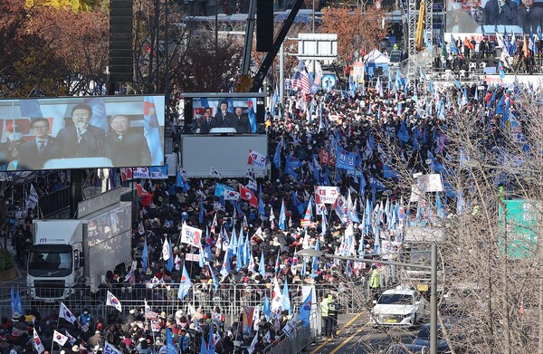 서울 세종대로에서 '보수' 단체가 집회를 열고 있다. 2022.11.19 연합뉴스