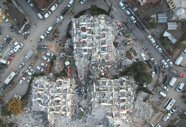 10일 오후(현지시간) 튀르키예 하타이 안타키아 시내 건물들이 지진으로 인해 무너져 있다. 2023.2.11 연합뉴스