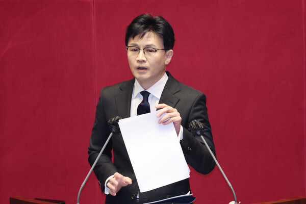 한동훈 법무부 장관이 28일 오후 국회에서 열린 제4차 본회의에서 뇌물수수·정치자금법 위반 혐의를 받는 더불어민주당 노웅래 의원의 체포동의요청 이유 설명을 하고 있다. 2022.12.28. 연합뉴스