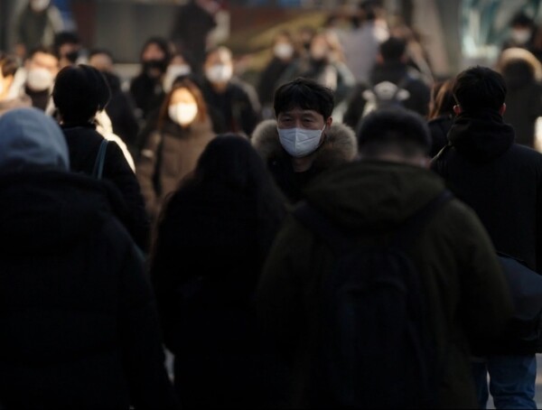 정경심 교수에게 유리한 증언을 했던 동양대 장경욱 교수(사진 가운데)와 동양대 직원 및 조교들은 동양대 내외서 상상을 초월하는 공격을 받아야 했다. 영화 '그대가 조국' 중