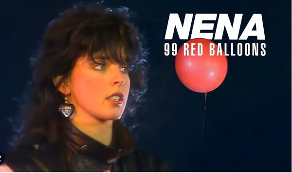 독일 밴드 네나의 곡 '99 Luftballons' 뮤직비디오 화면