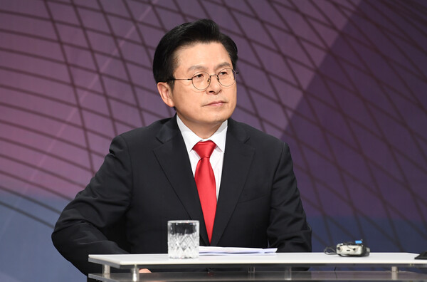 국민의힘 황교안 당대표 후보가 22일 서울 여의도 KBS에서 TV토론회를 준비하고 있다. 2023.2.22 [국회사진기자단] 연합뉴스