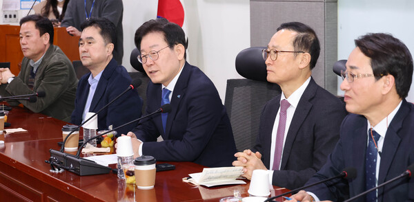 더불어민주당 이재명 대표가 31일 국회 의원회관에서 열린 민주당의 길 1차 토론회에서 인사말을 하고 있다. 2023.1.31. 연합뉴스