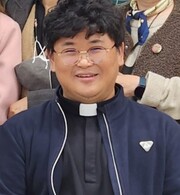 지성용 신부. 인천 송림동 성당 주임사제
