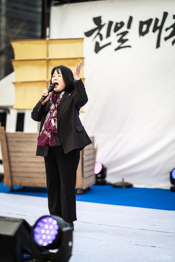 4일 서울 지하철 2호선 시청역 앞에서 열린 29차 촛불대행진에서 윤미향 의원(무소속)이 발언을 하고 있다. 2023.3.4. 사진 이호 작가