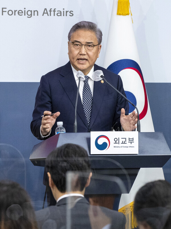 박진 외교부 장관이 6일 서울 종로구 외교부 청사에서 2018년 대법원의 배상 확정판결을 받은 국내 강제징용 피해자들에게 행정안전부 산하 일제강제동원피해자지원재단(이하 재단)이 조성한 재원으로 판결금을 대신 변제하는 방안을 발표하고 있다. 2023.3.6 [공동취재] 연합뉴스