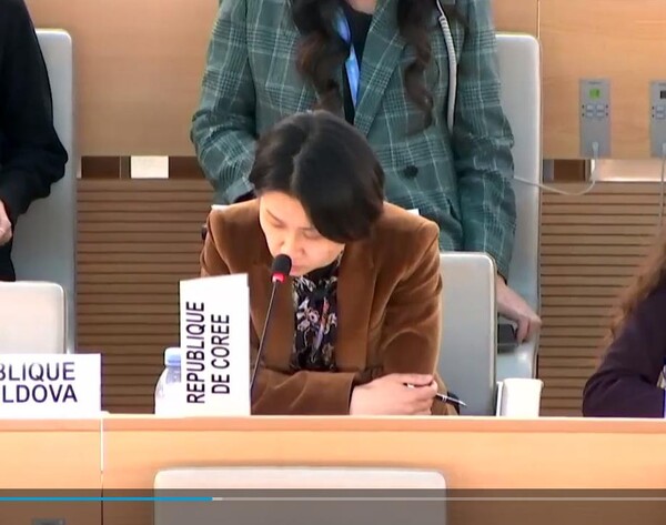 유엔 인권이사회 회의에서 발언하는 윤성미 주 제네바 한국대표부 차석대사. [유엔TV 제공] 연합뉴스