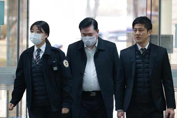 유동규 전 성남도시개발공사 기획본부장이 7일 오전 서울 서초구 서울중앙지방법원에서 열린 김용 전 민주연구원 부원장의 불법 정치자금·뇌물 수수 관련 공판에 출석하고 있다. 2023.3.7 연합뉴스