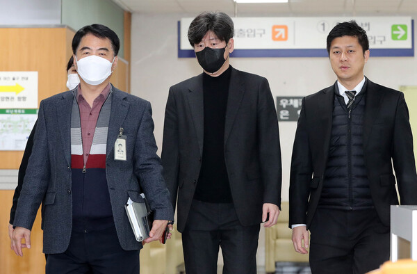 남욱 씨가 7일 오전 서울 서초구 서울중앙지방법원에서 열린 김용 전 민주연구원 부원장의 불법 정치자금·뇌물 수수 관련 공판에 출석하고 있다. 2023.3.7 연합뉴스