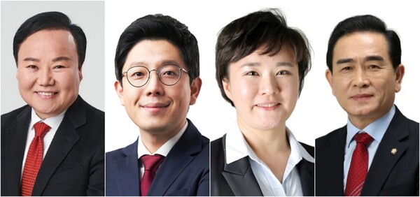 8일 오후 경기도 고양시 일산 킨텍스에서 열린 국민의힘 제3차 전당대회에서 최고위원에 선출된 김재원(왼쪽부터), 김병민, 조수진, 태영호 신임 최고위원. 2023.3.8 [연합뉴스 자료사진]