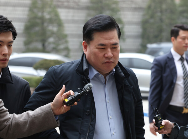 유동규 전 성남도시개발공사 기획본부장이 9일 오전 서울 서초구 서울중앙지방법원에서 열린 김용 전 민주연구원 부원장의 불법 정치자금·뇌물 수수 관련 공판에 출석하고 있다. 2023.3.9. 연합뉴스