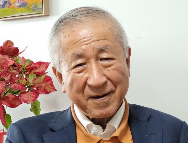 김영호 동북아평화센터 이사장이 3월 9일 서울 마포구 공덕동 '시민언론 민들레' 사무실에서 인터뷰를 하고 있다. 사진 김진호 에디터.