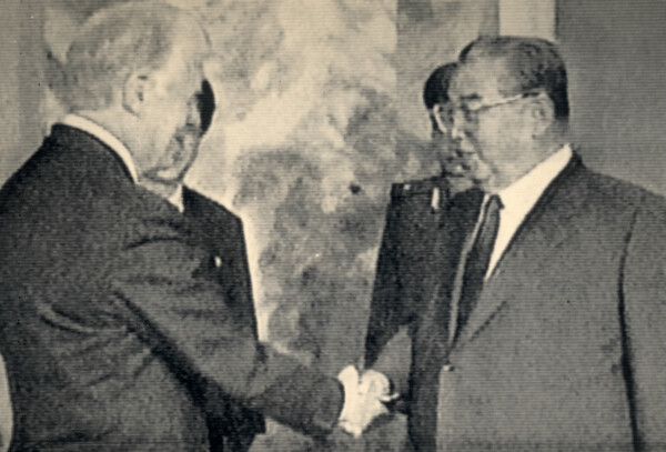 1994년 6월 북한 핵위기 때 평양을 방문, 김일성 주석과 만나는 지미 카터 전 대통령. 2010.8.24 연합뉴스