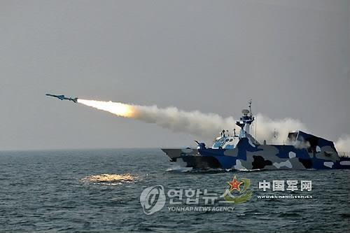 중국 군 실탄사격 훈련 모습[중국 군망 캡처. 자료사진] 연합뉴스