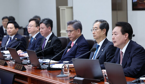 윤석열 대통령이 21일 서울 용산 대통령실 청사에서 국무회의를 주재하고 있다. 2023. 3. 21. 연합뉴스