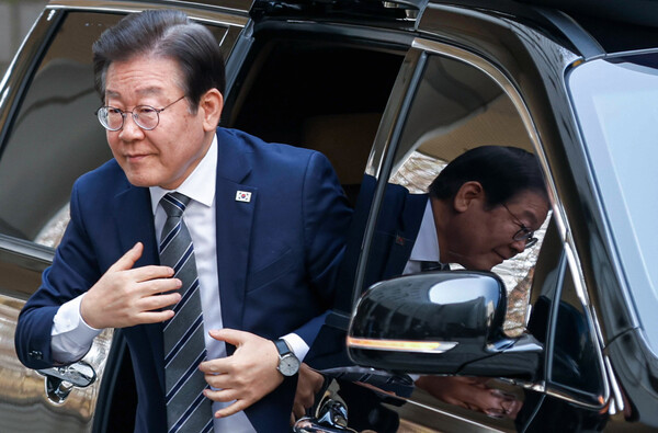 더불어민주당 이재명 대표가 31일 오전 서초구 서울중앙지방법원에서 열린 공직선거법 위반 혐의 사건 3회 공판에 출석하고 있다. 2023.3.31. 연합뉴스