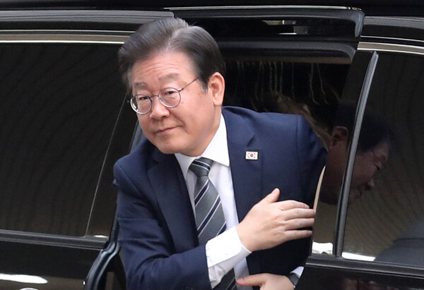 더불어민주당 이재명 대표가 31일 오전 서초구 서울중앙지방법원에서 열린 공직선거법 위반 혐의 사건 3회 공판에 출석하고 있다. 2023.3.31. 연합뉴스