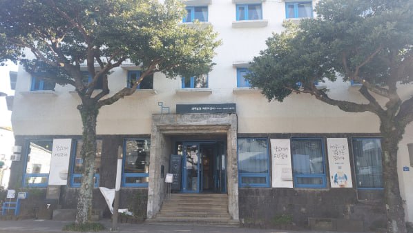 서귀포시 제주올레여행자센터는 숙박을 할 수 있고 올레 답사 정보도 제공한다. © 이봉수  