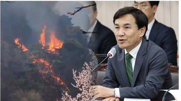 김진태 강원지사가 산불이 났던 지난달 18일과 31일에 골프연습장 찾은 것으로 확인됐다. KBS 갈무리