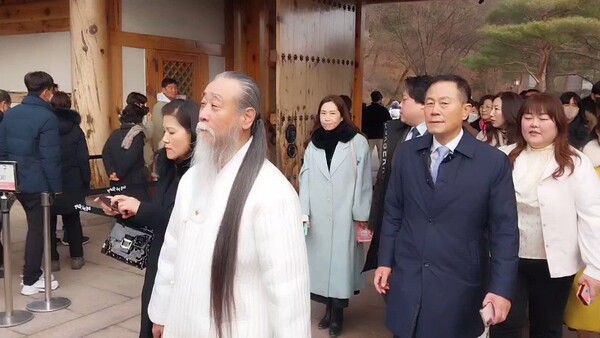 윤석열 대통령 부부의 스승으로 불리는 '천공'의  