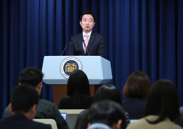 이도운 대통령실 대변인이 10일 서울 용산 대통령실 청사에서 윤석열 대통령의 수석비서관회의 발언 등 현안 브리핑을 하고 있다. 2023.4.10. 연합뉴스