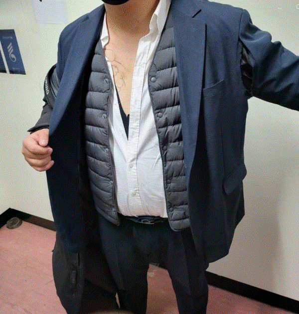 지난해 1월 14일 이정호 전 본부장 등 5·18구속부상자회 회원 50여 명이 5·18공로자회설립준비위원회 회의장 입구로 몰려왔다. 그 과정에서 설립준비위원회의 한 회원이 공격을 받아 옷이 심하게 찢어지기도 했다. 사진=5·18공로자회 